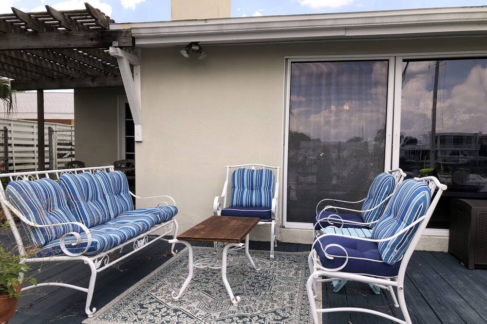 Photo of Patio Balcony in Capri Isle