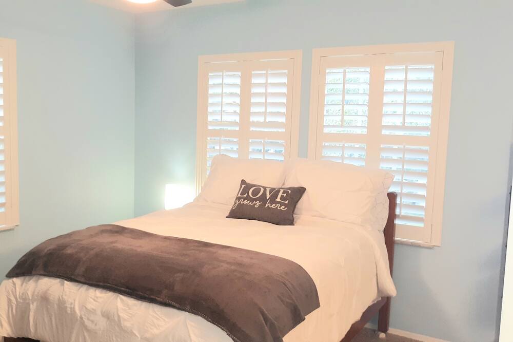 Photo of Bedroom in Silver Springs Shores