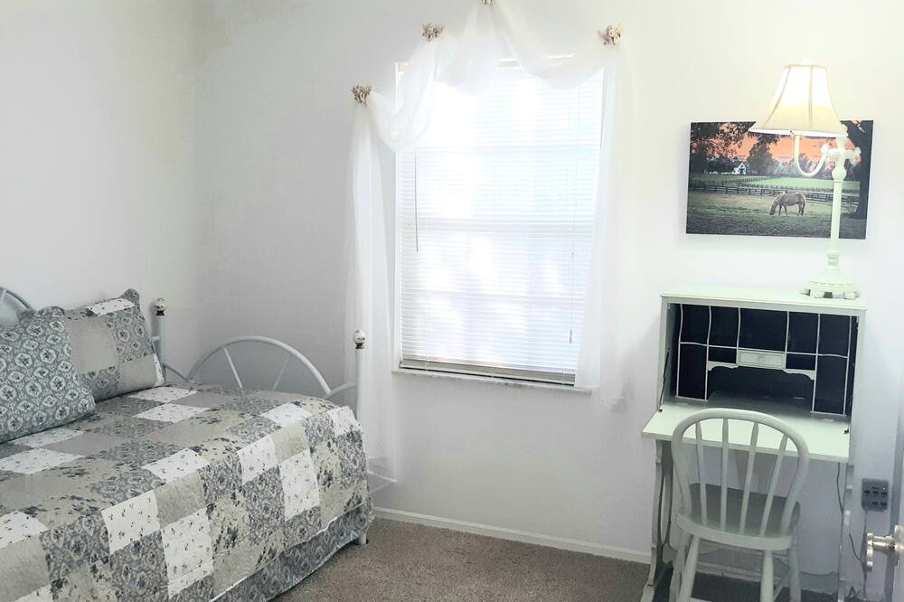 Photo of Bedroom in Silver Springs Shores