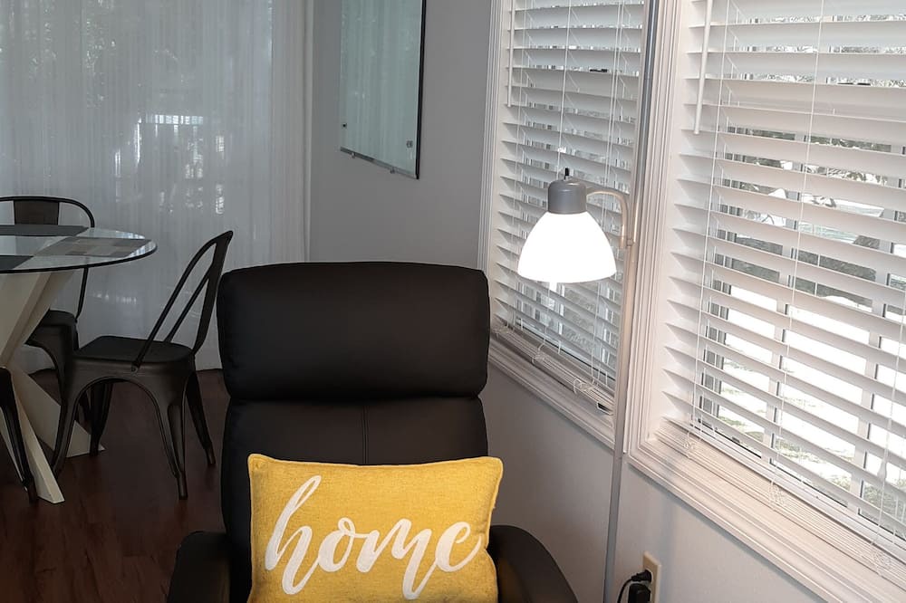 Photo of Livingroom in Silver Springs Shores