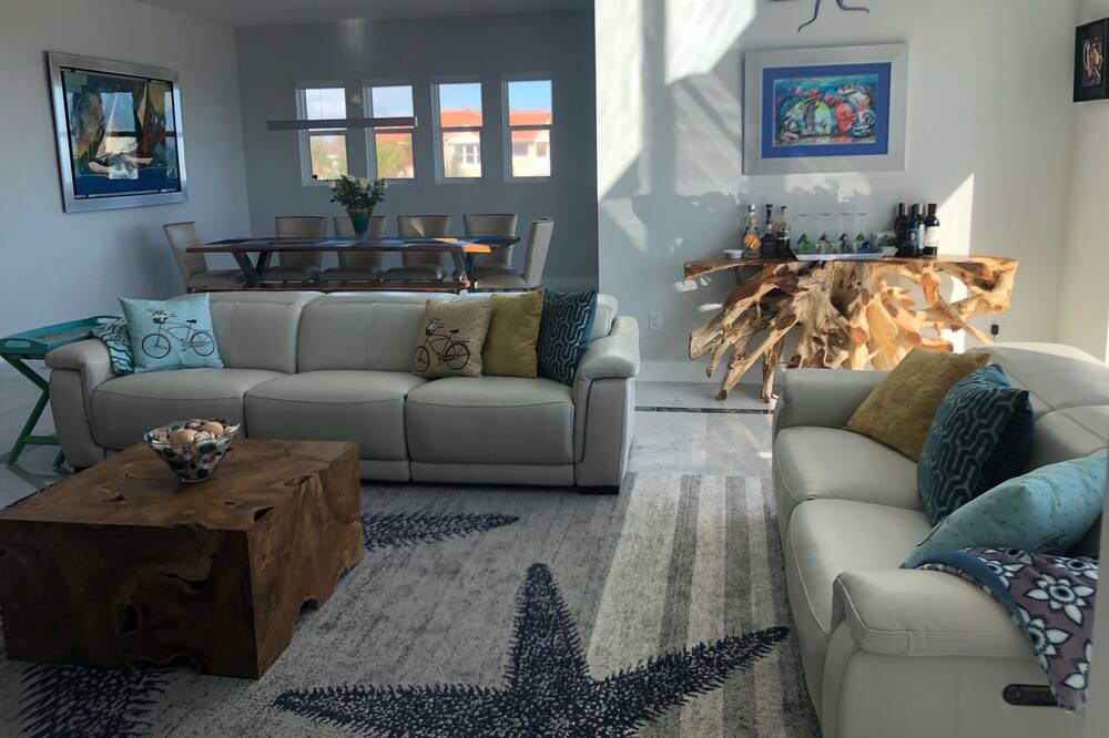 Photo of Livingroom in Ormond Beach Plaza