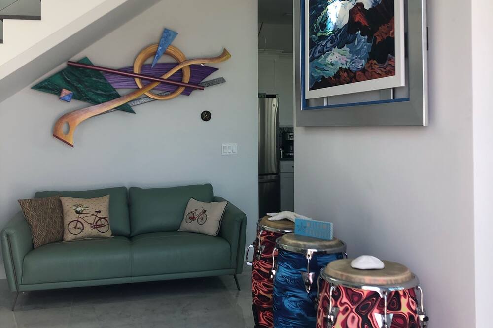 Photo of Livingroom in Ormond Beach Plaza