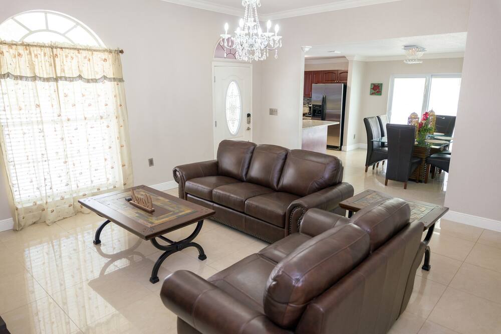 Photo of Livingroom in Egypt Lake-Leto