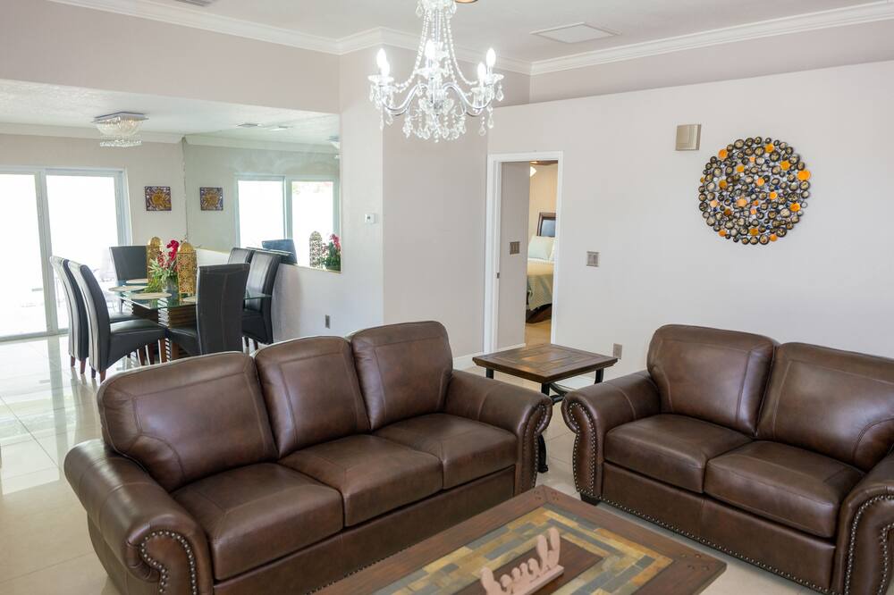 Photo of Livingroom in Egypt Lake-Leto