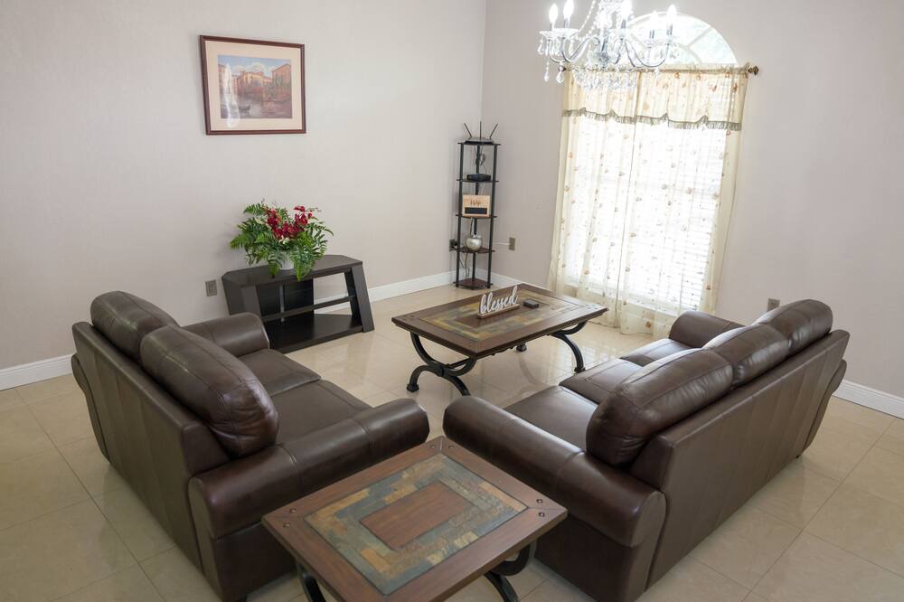 Photo of Livingroom in Egypt Lake-Leto