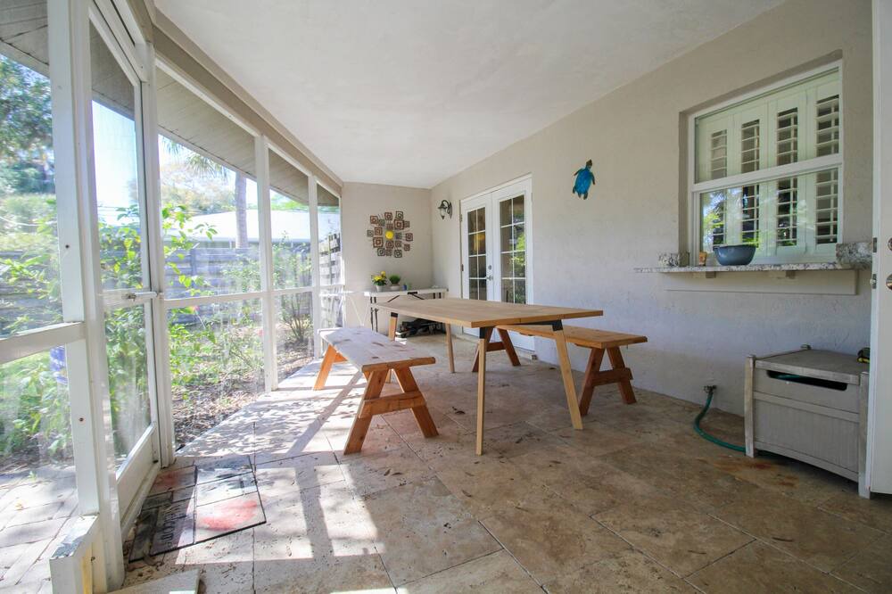 Photo of Outdoor in Gulf Gate Estates