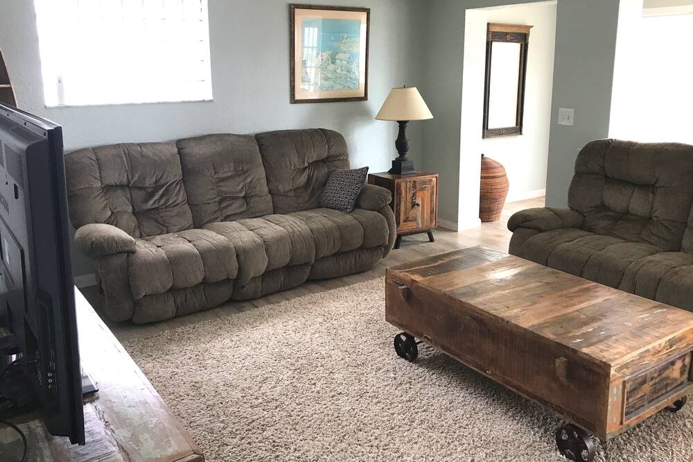 Photo of Livingroom in Ocean Grove Terrace