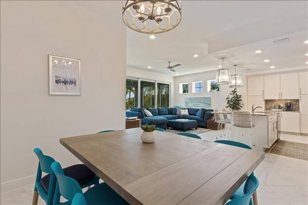 Photo of Livingroom in Whitney Beach