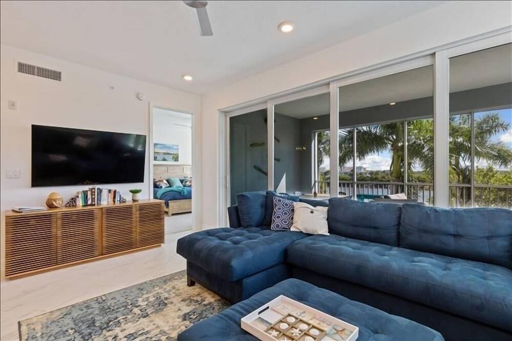 Photo of Livingroom in Whitney Beach