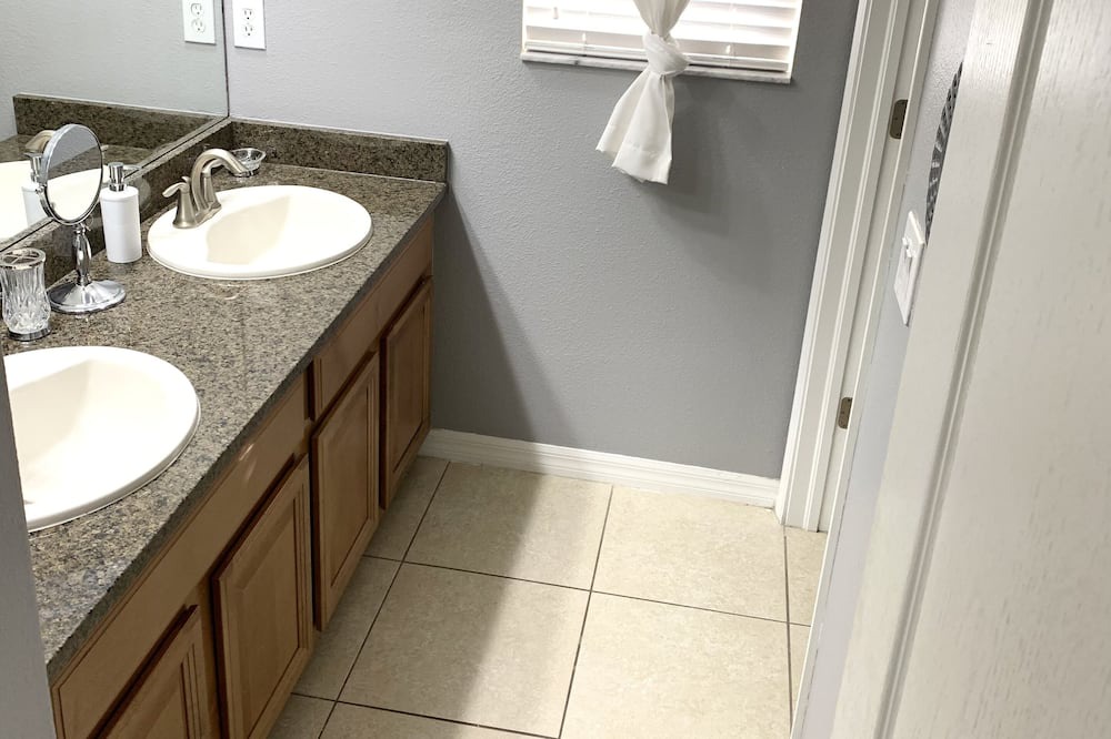 Photo of Bathroom in K-Bar Ranch