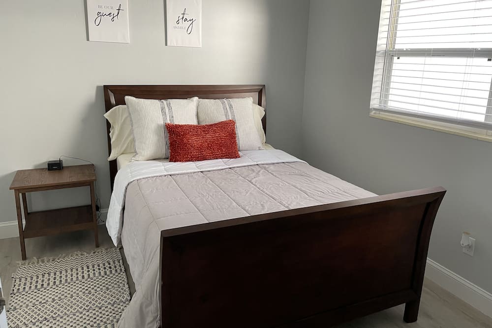 Photo of Bedroom in Dade City