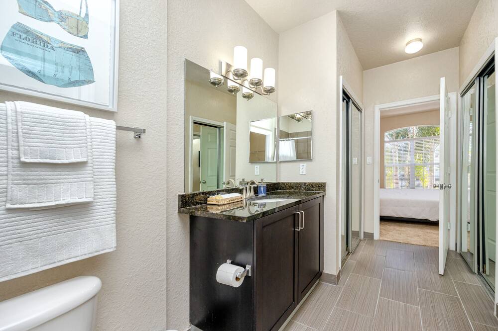 Photo of Bathroom in Port Tampa City