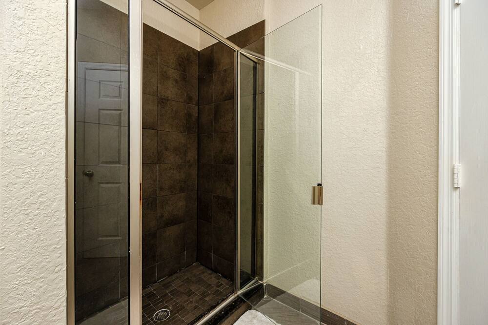 Photo of Bathroom in Port Tampa City