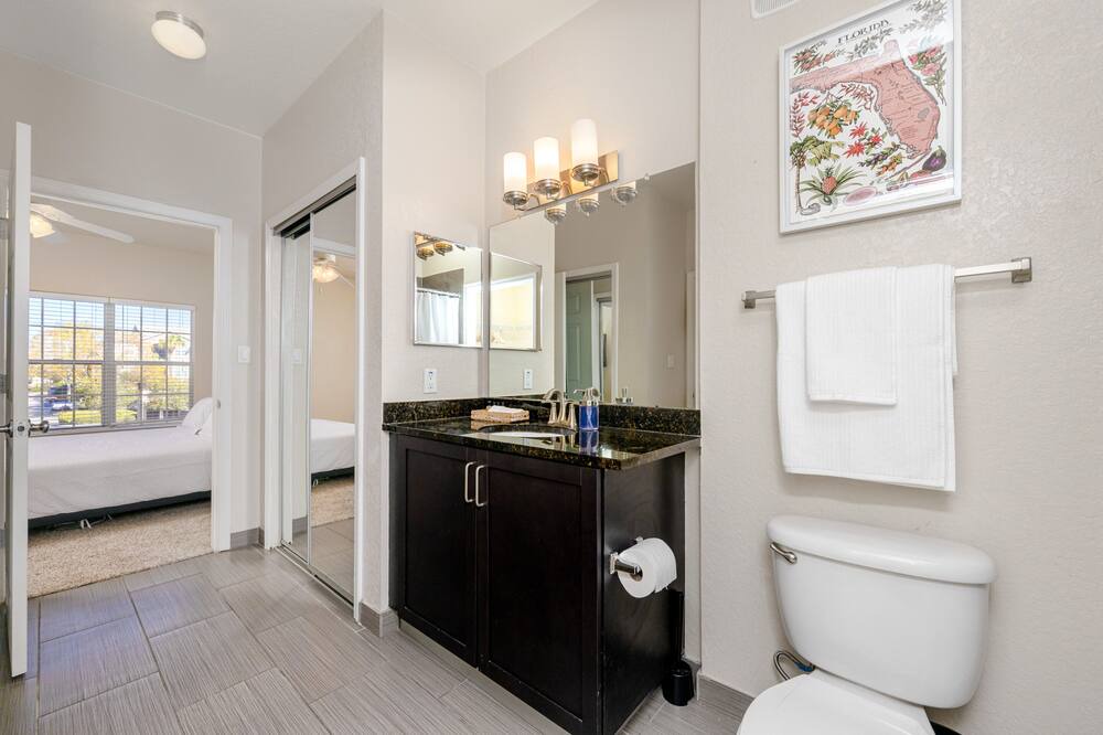 Photo of Bathroom in Port Tampa City