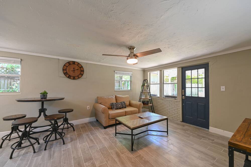 Photo of Livingroom in Port Tampa City