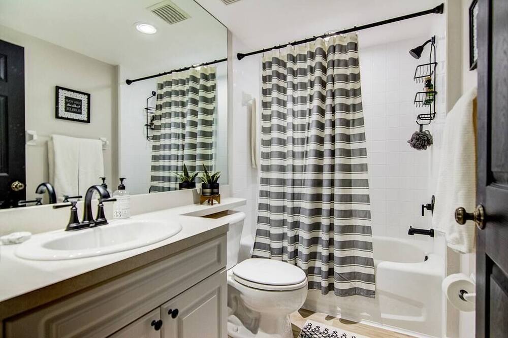 Photo of Bathroom in Largo