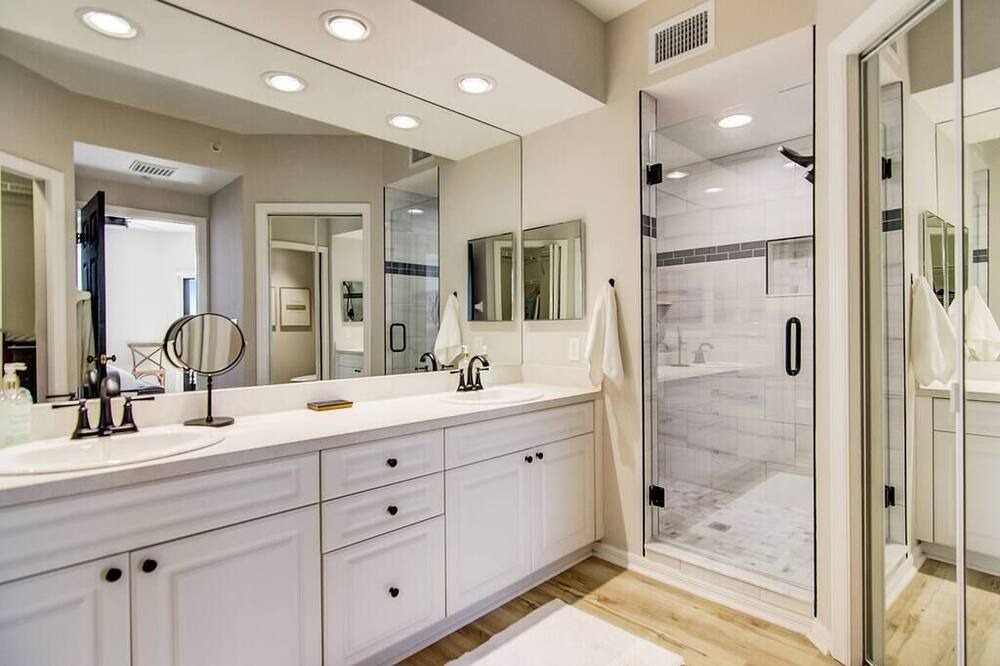 Photo of Bathroom in Largo