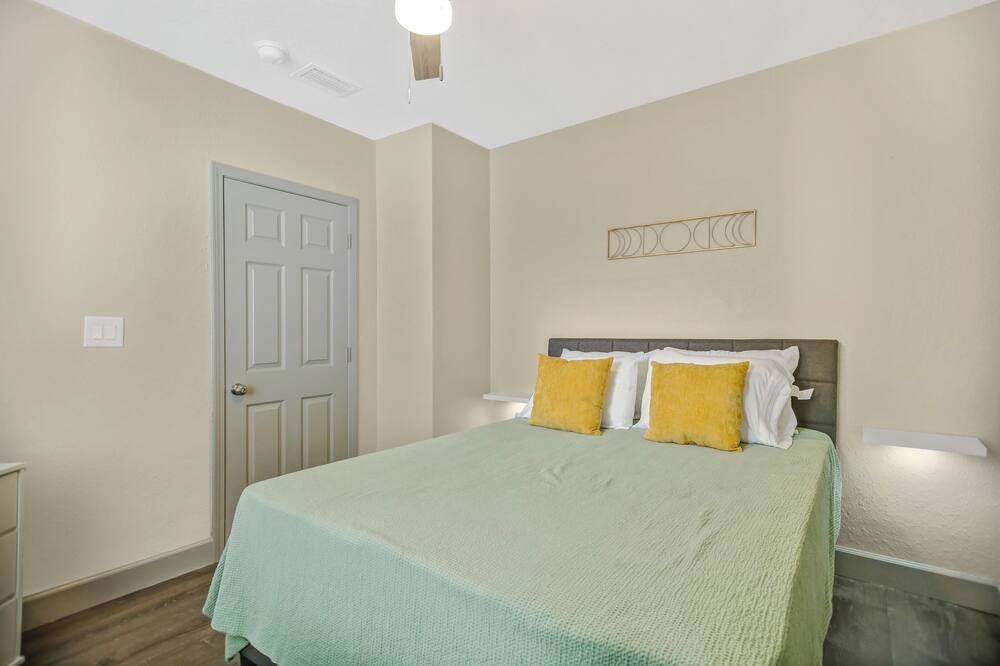 Photo of Bedroom in Murray Hill