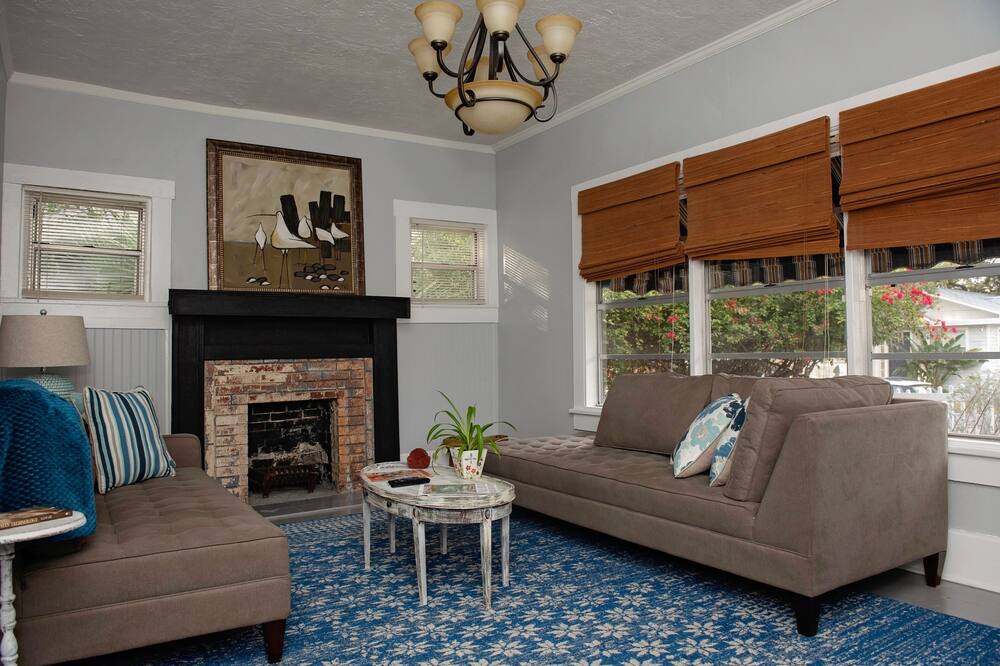 Photo of Livingroom in Village of the Arts