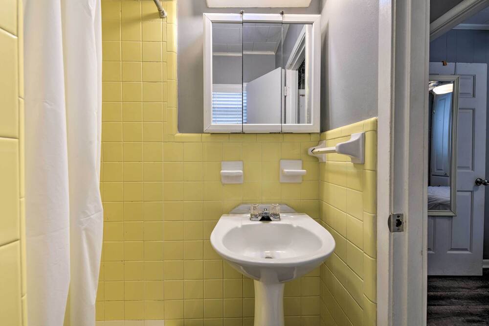 Photo of Bathroom in Thomas Drive