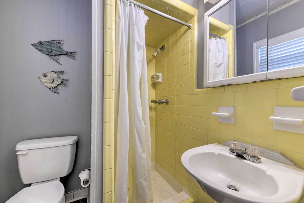Photo of Bathroom in Thomas Drive
