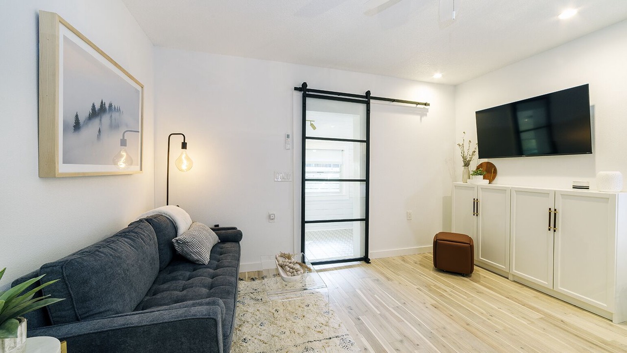 Photo of Livingroom in Wadeview Park