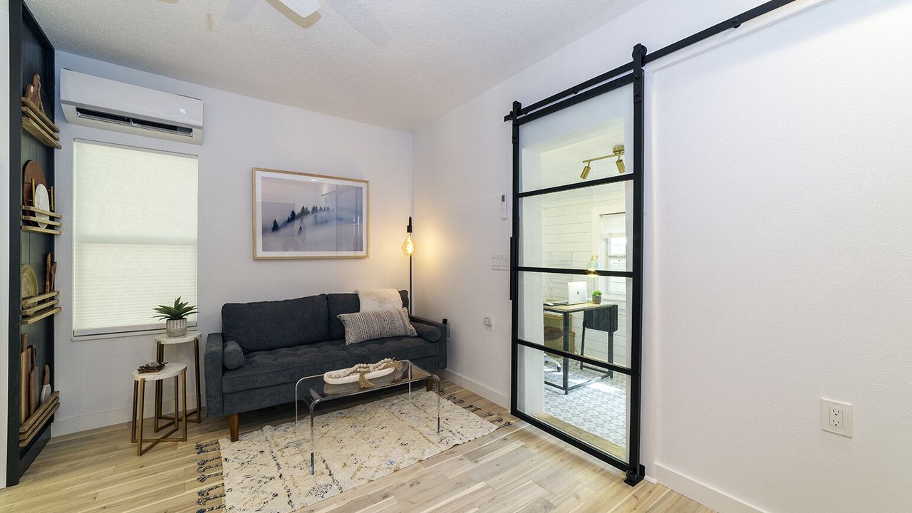 Photo of Livingroom in Wadeview Park