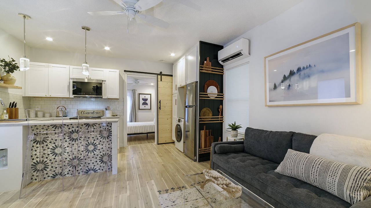 Photo of Livingroom in Wadeview Park