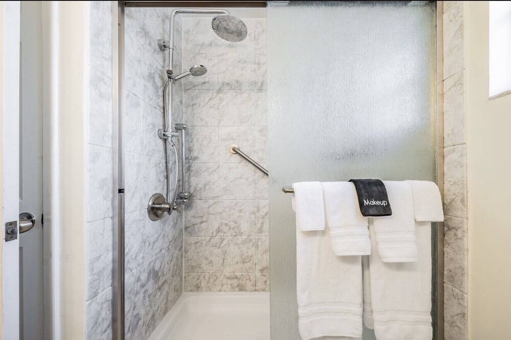 Photo of Bathroom in Port Tampa City