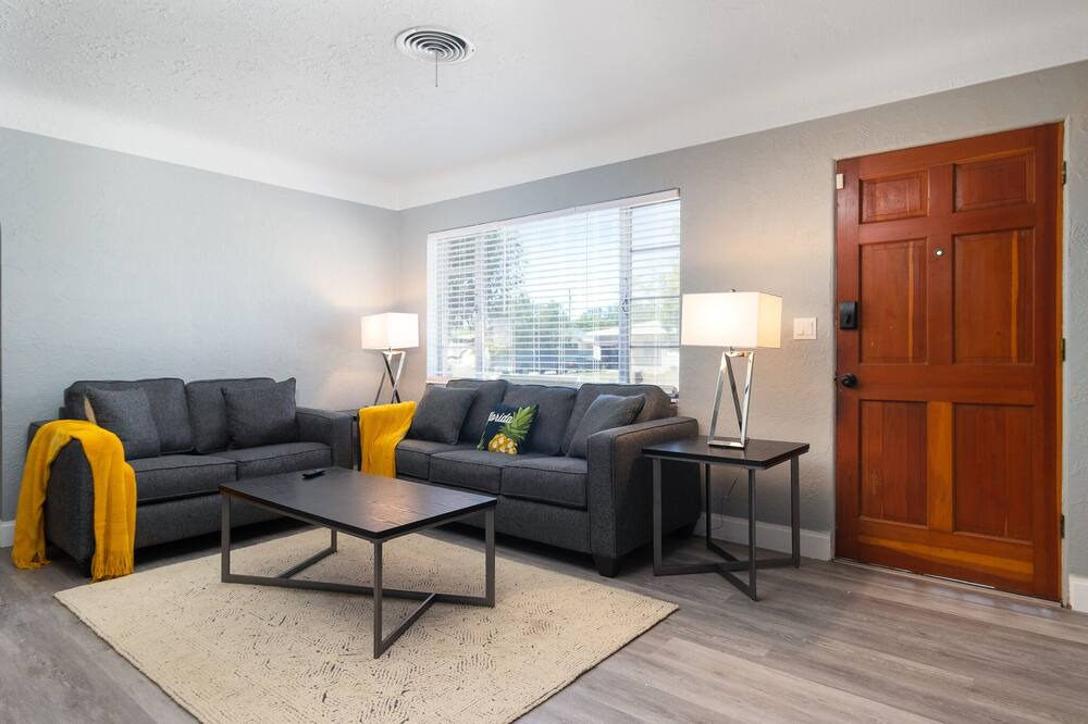Photo of Livingroom in Disston Heights