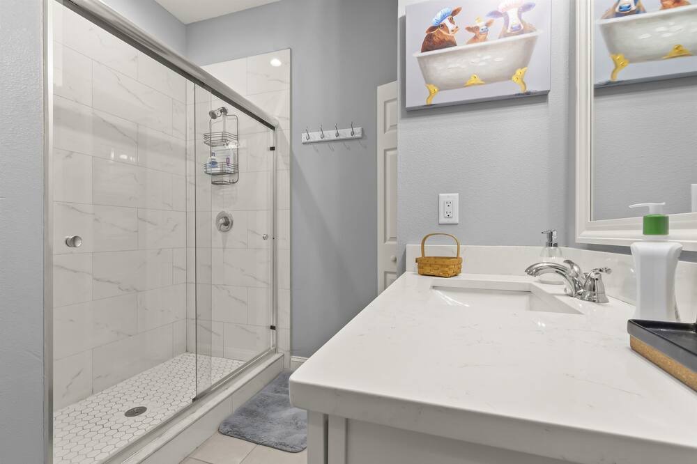 Photo of Bathroom in Clair-Mel City