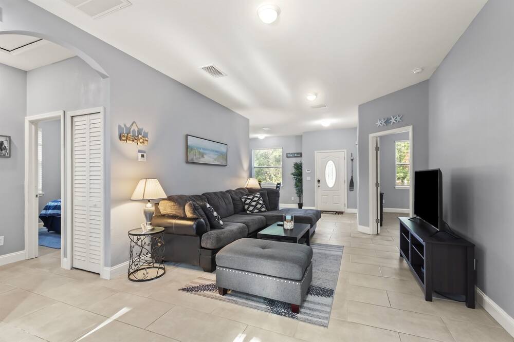 Photo of Livingroom in Clair-Mel City