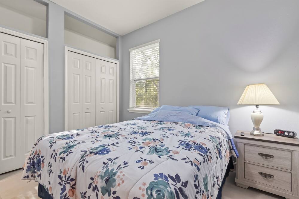 Photo of Bedroom in Clair-Mel City