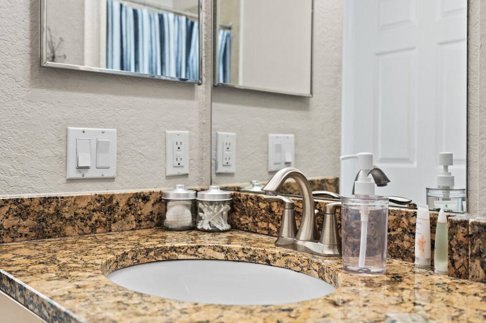 Photo of Bathroom in Port Tampa City