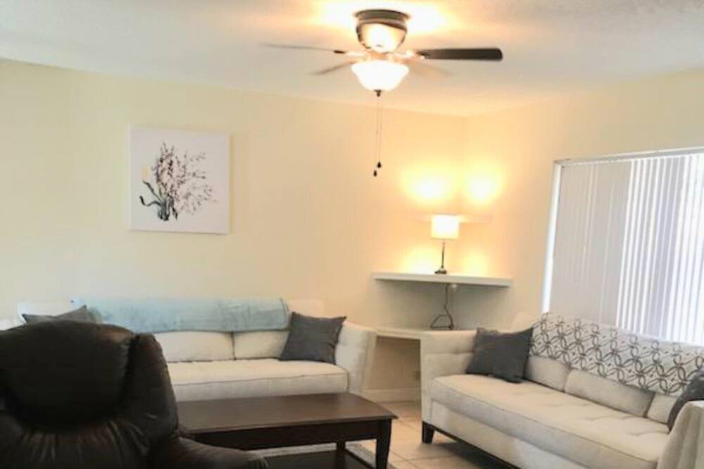 Photo of Livingroom in Hidden Lake