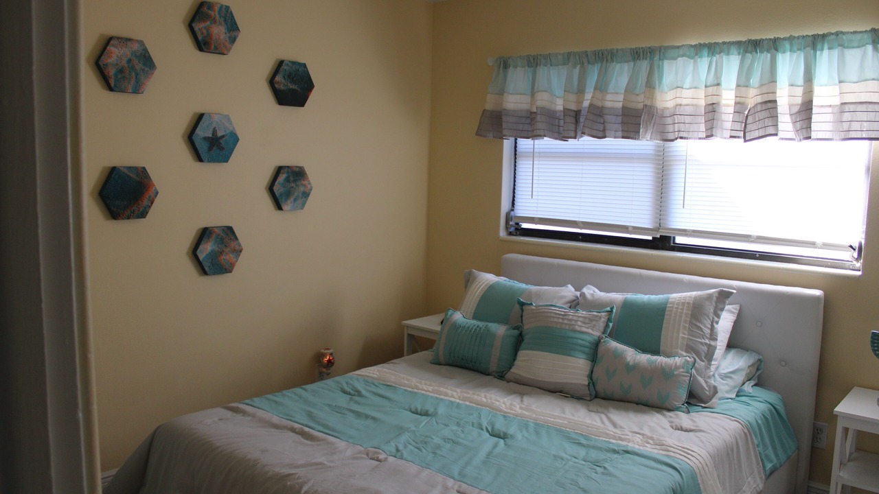 Photo of Bedroom in Bayshore Gardens