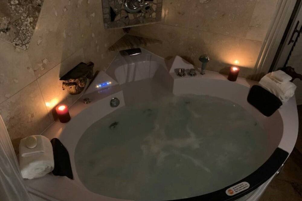 Photo of Bathroom in Hernando