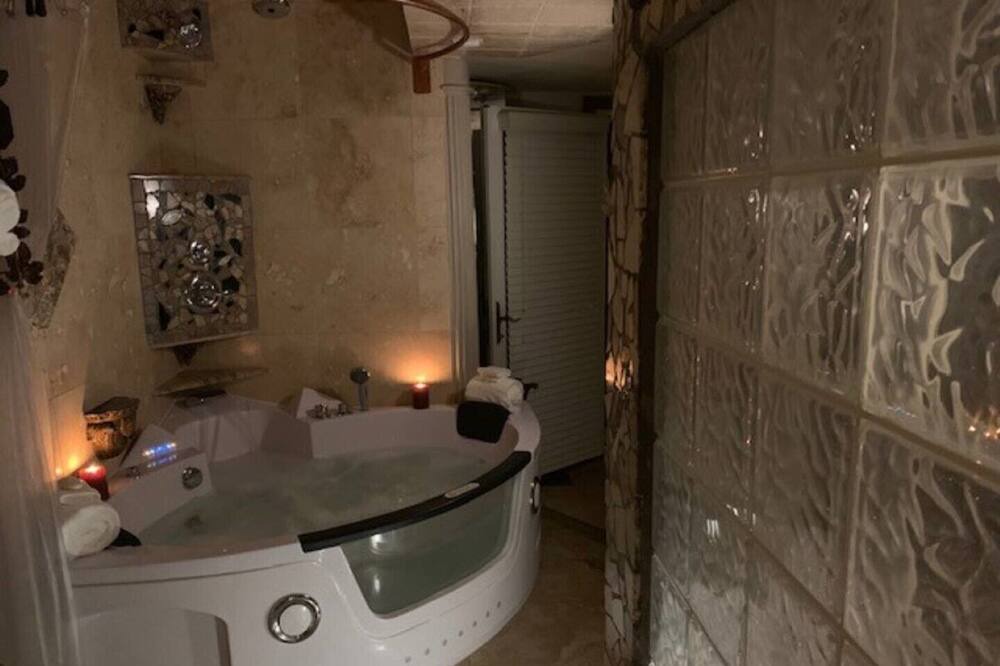Photo of Bathroom in Hernando