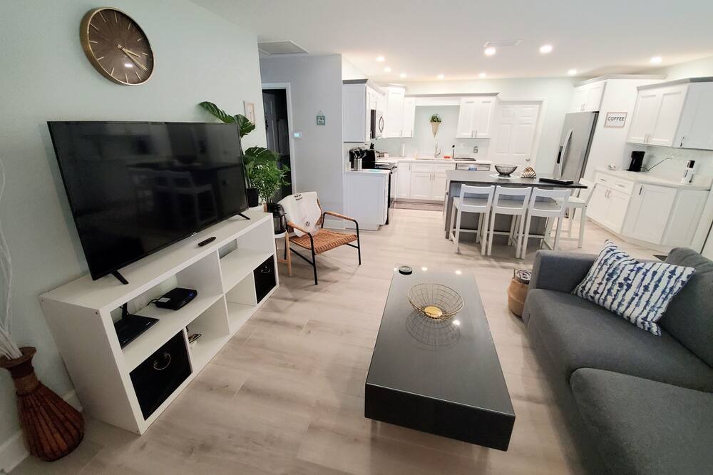 Photo of Livingroom in Disston Heights