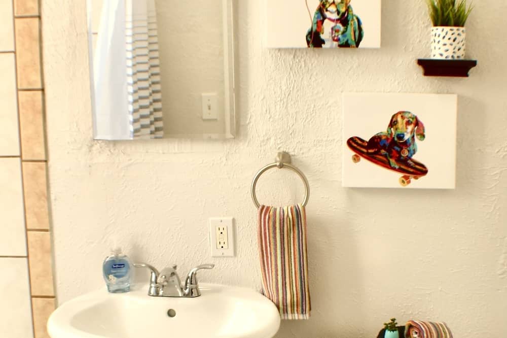 Photo of Bathroom in Courier City - Oscawana