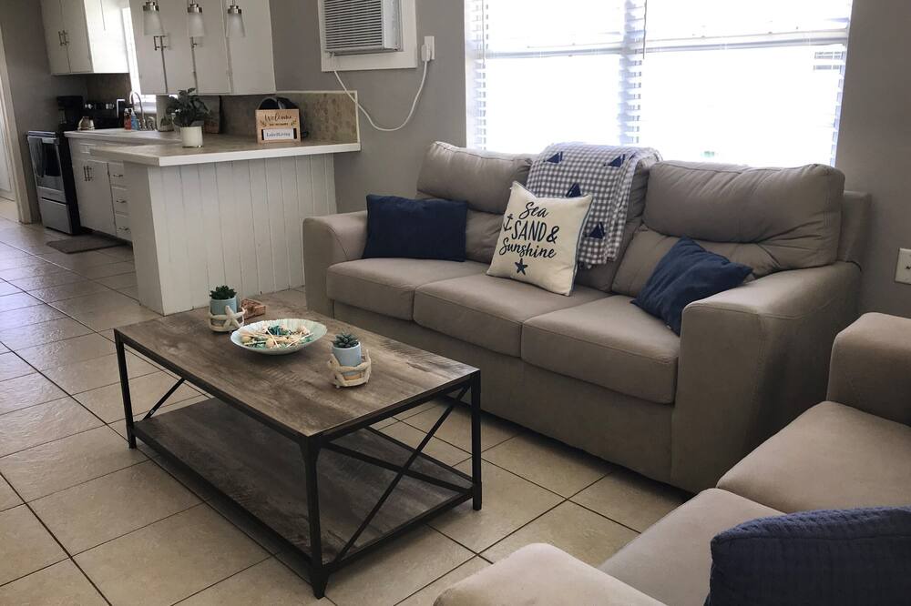 Photo of Livingroom in Candler