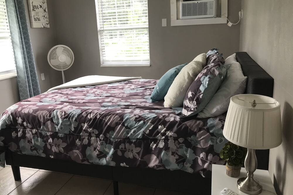 Photo of Bedroom in Candler