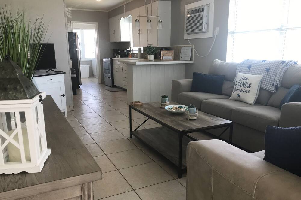 Photo of Livingroom in Candler