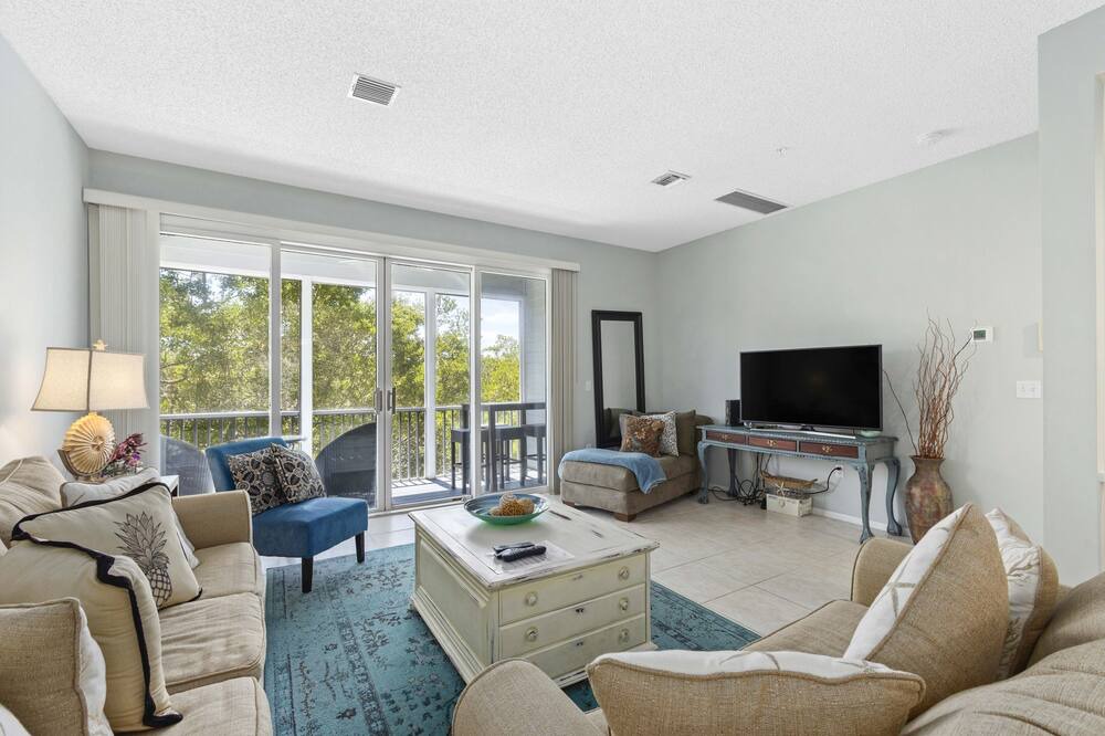 Photo of Livingroom in Whitney Beach