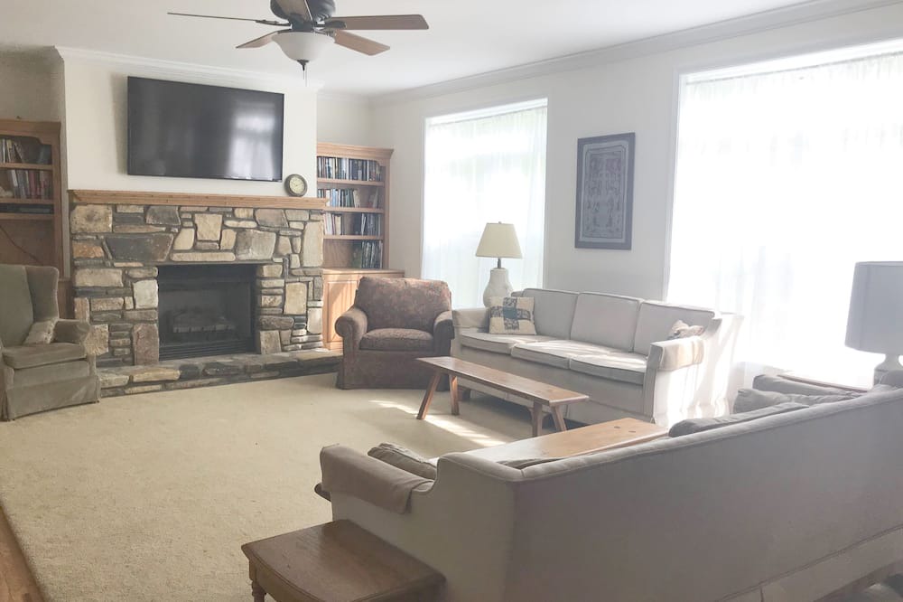 Photo of Bedroom in Lake Toxaway