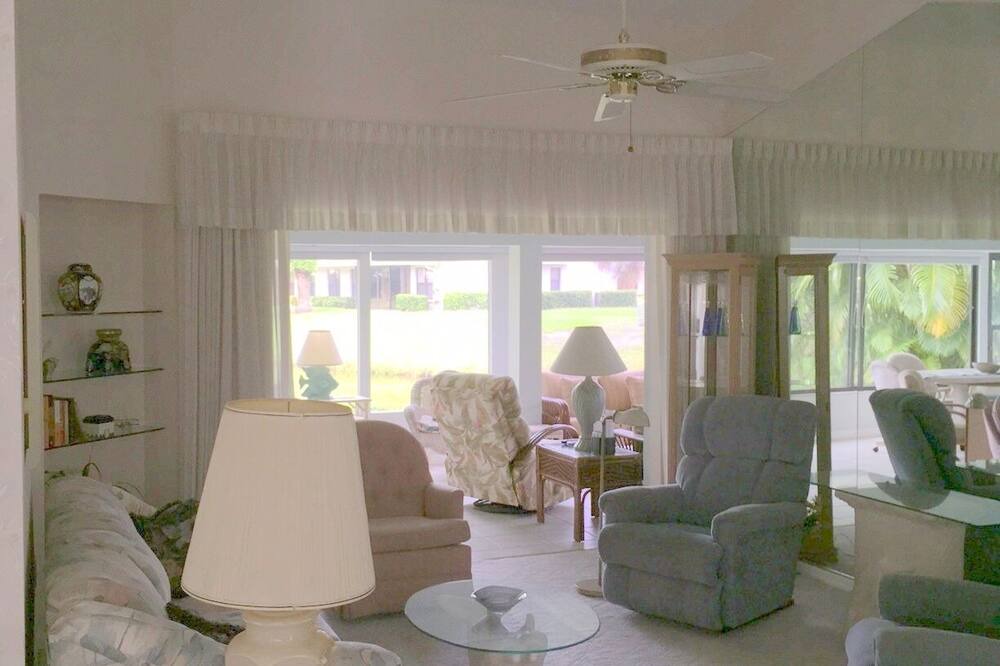 Photo of Livingroom in Plantation