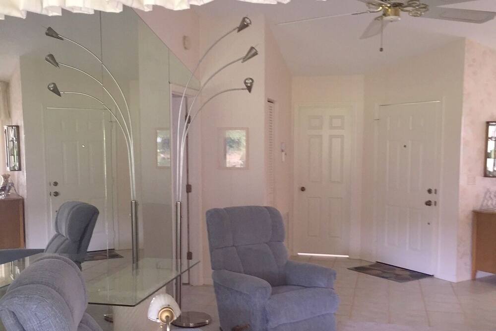 Photo of Livingroom in Plantation