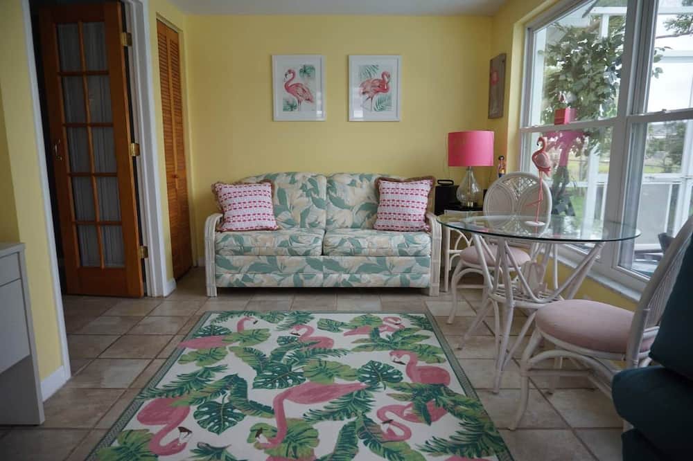 Photo of Livingroom in Jasmine Lakes