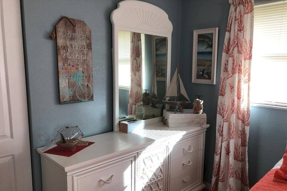 Photo of Bedroom in Jasmine Lakes