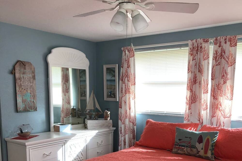 Photo of Bedroom in Jasmine Lakes